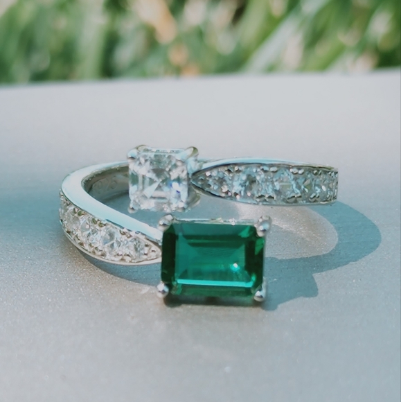 COPY - 1ct cultivated emerald S925 sterling silver ring adjustable. - Picture 3 of 10